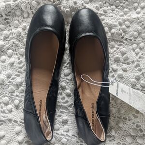 Amazon Essentials Black Flats Timeless Design